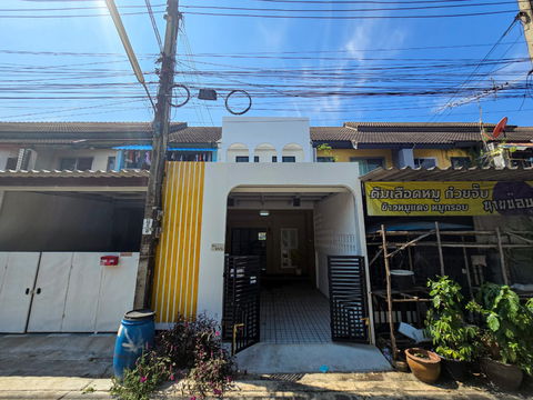 ทาวน์เฮาส์ 2 ชั้น หทัยราษฎร์ รีโนเวทใหม่ ทำเลดี หลังบ้านไม่ติดใคร