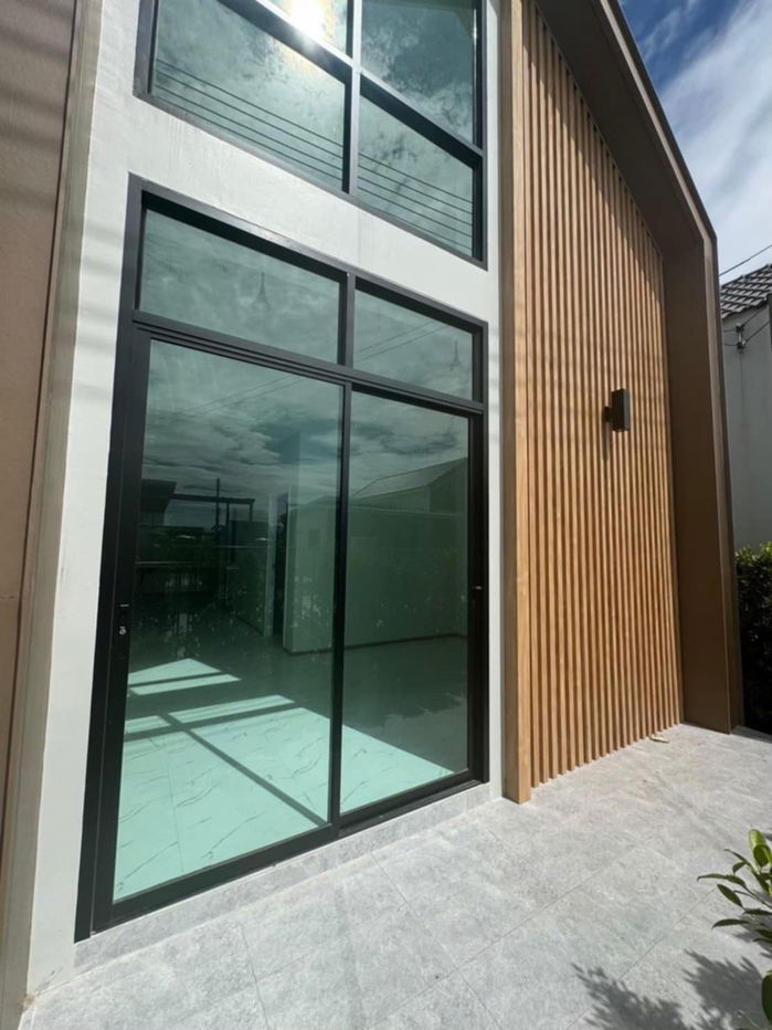 รูป UK06-12 🏡 ให้เช่าบ้านแฝดชั้นเดียว โครงการ 𝗔𝗧𝗢𝗪𝗡 𝗦𝗿𝗶𝗿𝗮𝗰𝗵𝗮 💸 ค่าเช่าเพียง 12,000 บาท/เดือน (ฟรีค่าส่วนกลาง!) - รูปที่ 2/11