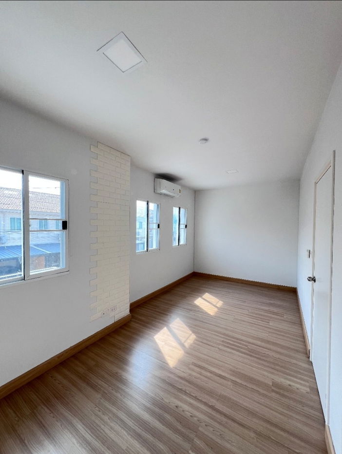 picture Two-storey townhouse for sale in Pruksa Ville Ramkhamhaeng–Outer Ring, Saphan Sung, Bangkok - 2/13