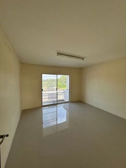 picture 3-storey Home Office in a prime location right on Sukhumvit Road, inbound to Bangkok , retail shop, or office. Located in Pimpaporn 7 Project - 6/11