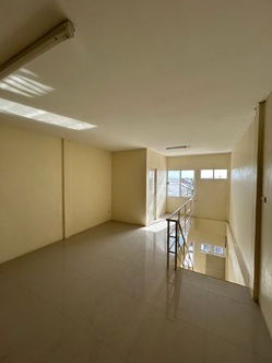 picture 3-storey Home Office in a prime location right on Sukhumvit Road, inbound to Bangkok , retail shop, or office. Located in Pimpaporn 7 Project - 7/11