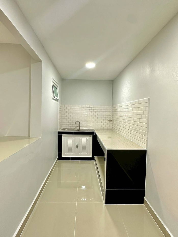 picture  Cheap sale, second-hand townhouse, newly decorated, Ubon Chat 2 project, on an area of 20 sq m, free transfer - 5/12
