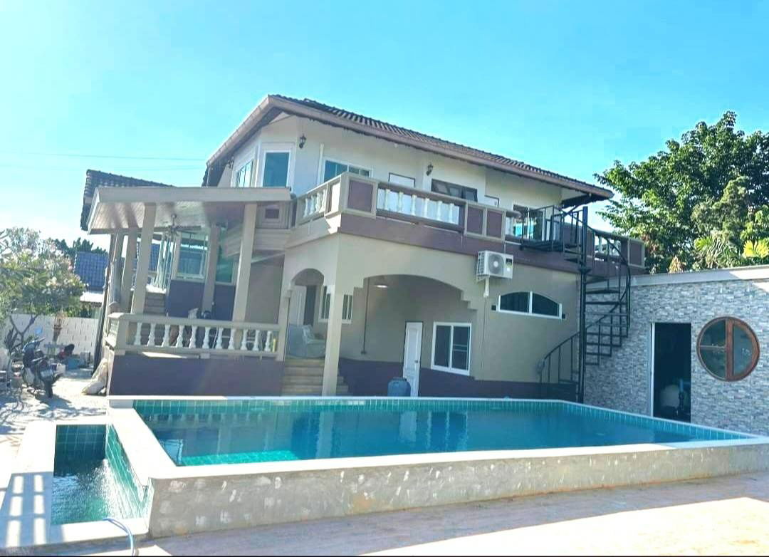 picture Newly renovated pool villa for sale in the middle of the city, a large house, nong hoi zone, mueang district. - 1/13