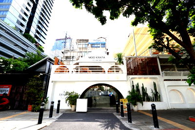 อาคารพาณิชย์ ล้ง 1919 : S372 🏢 ขายอาคารพาณิชย์ 3 ชั้น ย่านสีลม ติดถนนใหญ่  185 ตร.ว เหมาะแก่การทำธุรกิจและที่อยู่อาศัย ใกล้ BTS ช่องนนทรี เพียง 320 ล้านบาท