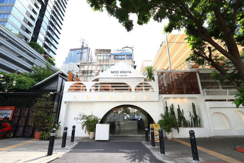 S372 🏢 3-storey commercial building for sale in Silom area, on the main road, 185 sq m, suitable for business and residence, only 320 million baht.