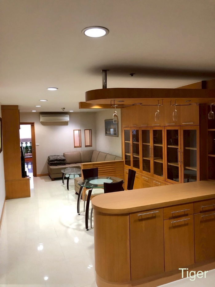 รูป ขายโดยตรงเจ้าของ ราคาถูก  state tower silom bangkok Tel.0989807696.  - รูปที่ 1/13