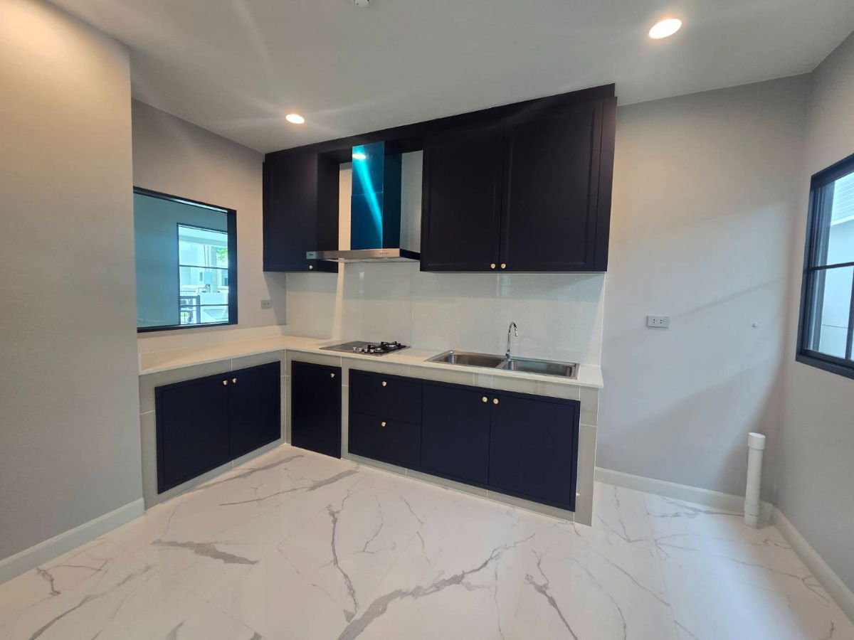 รูป 204 sq.m.  with 4 bedrooms, last unit at a special price Setthasiri Bangna–Suvarnabhumi - รูปที่ 9/25