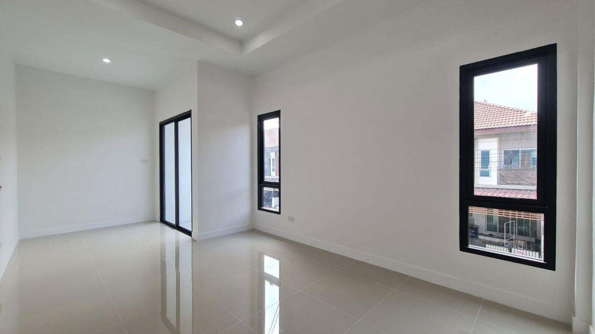 รูป  S370 🏡 ขายทาวน์เฮาส์ 2 ชั้น ทำเลดี 📍 หมู่บ้านราชพฤกษ์ ฉลองกรุง เฟส 3 ราคาเพียง 2,790,000 บาท พิเศษฟรีโอน - รูปที่ 3/19