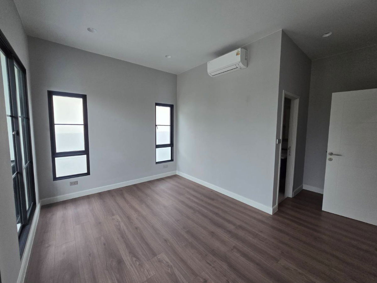 รูป 204 sq.m.  with 4 bedrooms, last unit at a special price Setthasiri Bangna–Suvarnabhumi - รูปที่ 24/25