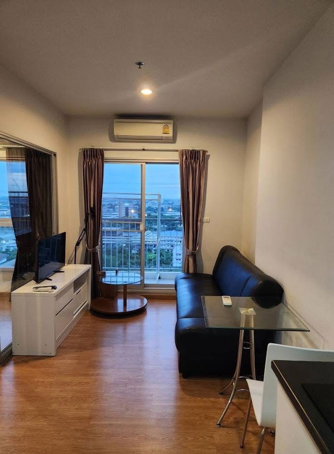 picture Forrent.  The Parkland Phetkasem Condominiums  - 3/8