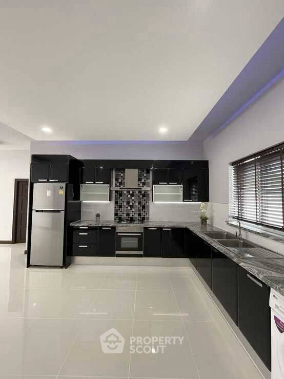 picture 3-BR Villa close to Nongnooch Garden Pattaya (ID 2245698) - 3/7