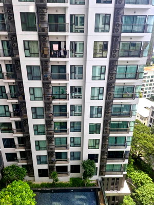 ขายคอนโด : คอนโด ริทึ่ม สุขุมวิท 36 - 38  วิวสระน้ำ ใกล้ BTS ทองหล่อ (พร้อมเข้าอยู่ แต่งครบ )