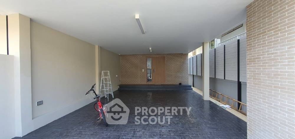 picture 3-BR House near MRT Ratchadaphisek (ID 1898522) - 1/12