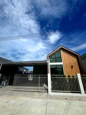 เช่าบ้านแฝด ชลบุรี : UK06-12 🏡 ให้เช่าบ้านแฝดชั้นเดียว โครงการ 𝗔𝗧𝗢𝗪𝗡 𝗦𝗿𝗶𝗿𝗮𝗰𝗵𝗮 💸 ค่าเช่าเพียง 12,000 บาท/เดือน (ฟรีค่าส่วนกลาง!)
