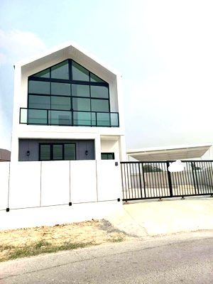 บ้านเดี่ยว เชียงใหม่ : Ph0462 ขายบ้านสร้างใหม่ โมเดิร์นมินิมอล 2 ชั้น ติดถนนค้าขายได้ 71 ตรว. 3 นอน 3 น้ำ ขายเพียง 2.39 ลบ.