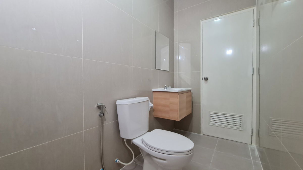 รูป  S370 🏡 ขายทาวน์เฮาส์ 2 ชั้น ทำเลดี 📍 หมู่บ้านราชพฤกษ์ ฉลองกรุง เฟส 3 ราคาเพียง 2,790,000 บาท พิเศษฟรีโอน - รูปที่ 4/19