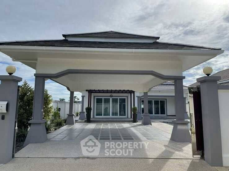 picture 3-BR Villa close to Nongnooch Garden Pattaya (ID 2245698) - 1/7