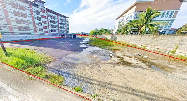 picture BTS KhuKhot only 1.7 km. Land for rent filled in with shop building 2 rai 1 ngan 10 sqwa. 3,640 sq.m - 2/8