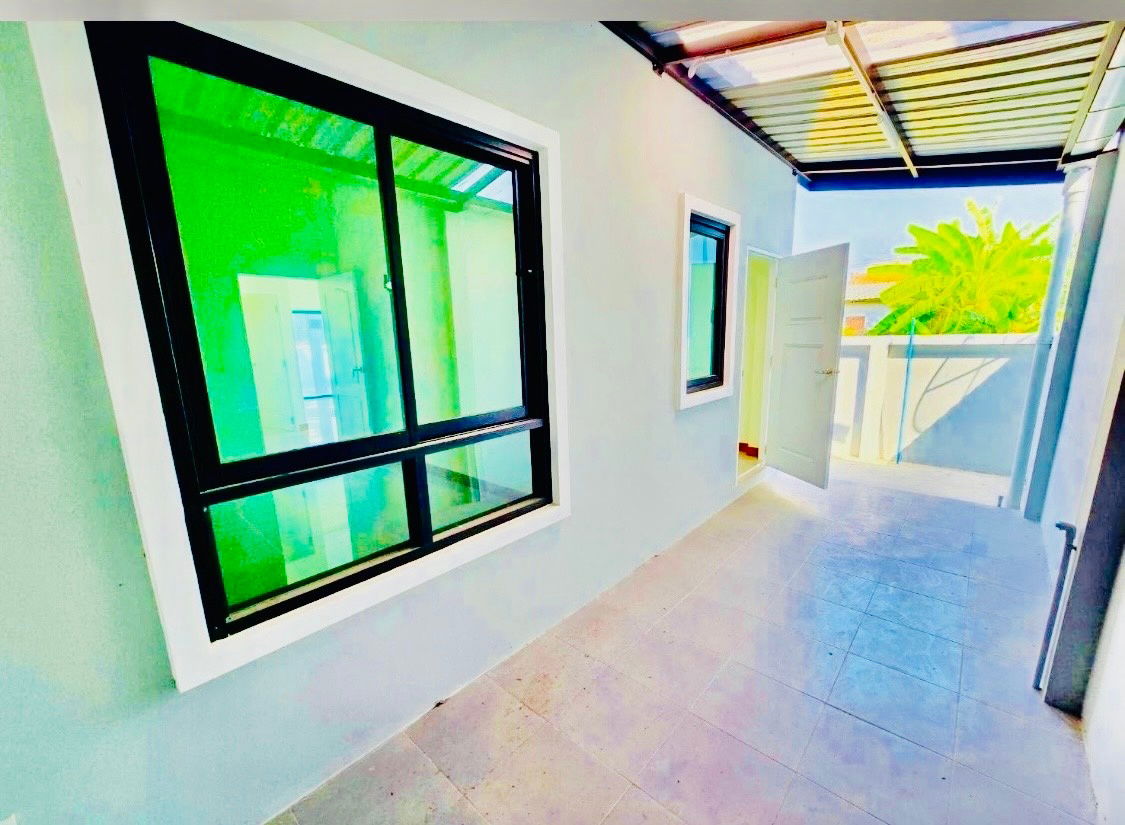 picture UK07-004 Detached house for sale with side area - 10/10