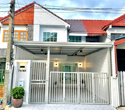 Townhouses for sale Ministry of Commerce Nontha Buri :  Cheap sale, second-hand townhouse, newly decorated, Ubon Chat 2 project, on an area of 20 sq m, free transfer