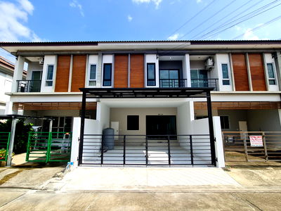 ทาวน์โฮม เขตลาดกระบัง :  S370 🏡 ขายทาวน์เฮาส์ 2 ชั้น ทำเลดี 📍 หมู่บ้านราชพฤกษ์ ฉลองกรุง เฟส 3 ราคาเพียง 2,790,000 บาท พิเศษฟรีโอน