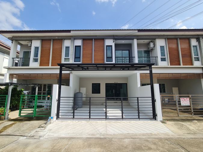  S370 🏡 ขายทาวน์เฮาส์ 2 ชั้น ทำเลดี 📍 หมู่บ้านราชพฤกษ์ ฉลองกรุง เฟส 3 ราคาเพียง 2,950,000 บาท พิเศษฟรีโอน