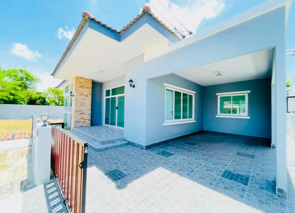 รูป UK07-006 🏡 ขายบ้านเดี่ยวพร้อมอยู่ 🛏 3 ห้องนอน  🚿 2 ห้องน้ำ  🍳 เคาน์เตอร์ครัวพร้อมใช้งาน  - รูปที่ 2/10