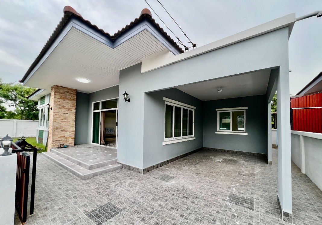 รูป UK07-006 🏡 ขายบ้านเดี่ยวพร้อมอยู่ 🛏 3 ห้องนอน  🚿 2 ห้องน้ำ  🍳 เคาน์เตอร์ครัวพร้อมใช้งาน  - รูปที่ 3/10
