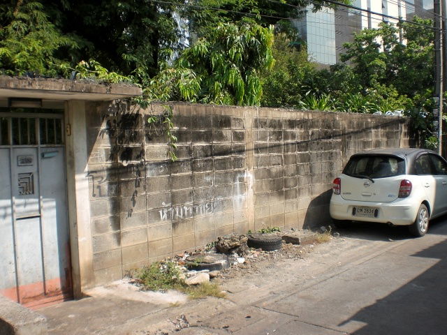 รูป ที่หายาก! ขาย ที่ดิน พร้อมบ้านไม้ ซอยโรงน้ำแข็งเก่า ถนนสาทรใต้ (ซ.เจริญราษฏร์1 แยก 3 ) โฉนด 190 ตรว. . - รูปที่ 3/6