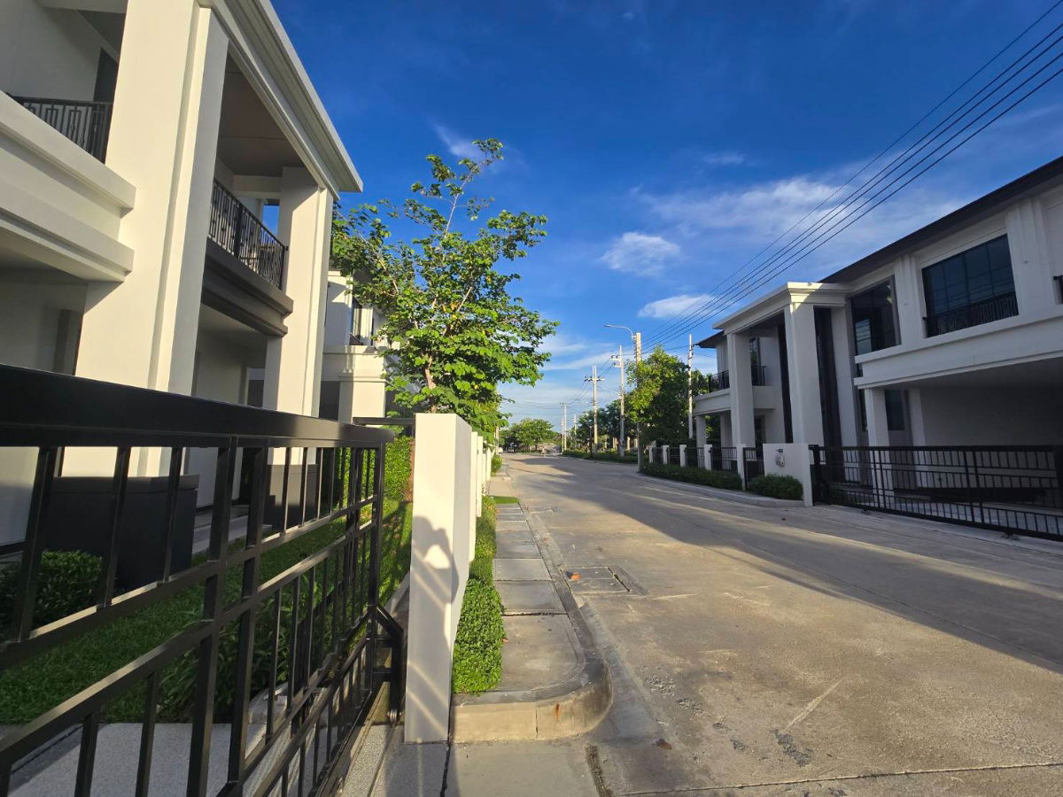 รูป 281 sq.m.  with 4 bedrooms Setthasiri Bangna–Suvarnabhumi - รูปที่ 2/17