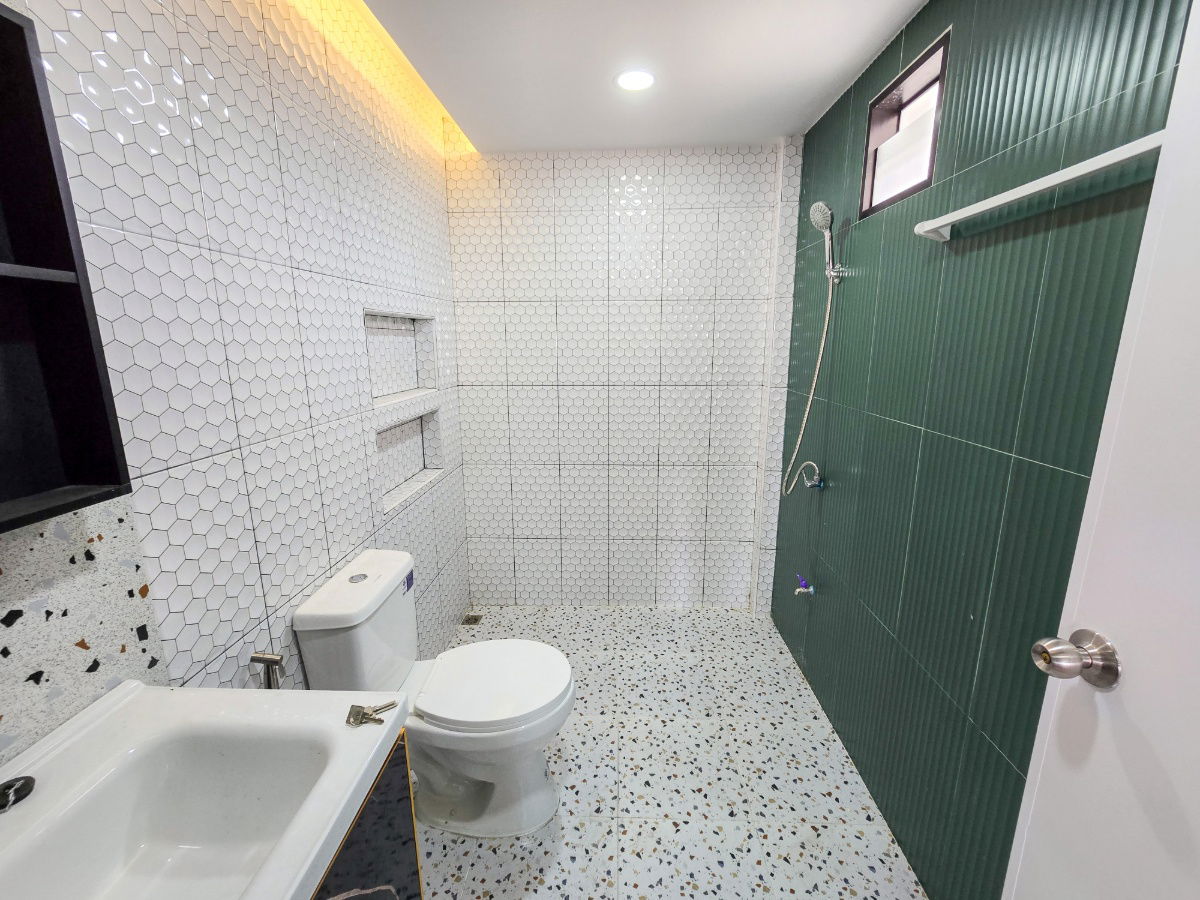 รูป บ้านชั้นเดียว คู้ขวา รีโนเวทใหม่ ทำเลดี เนื้อที่เยอะ - รูปที่ 8/17