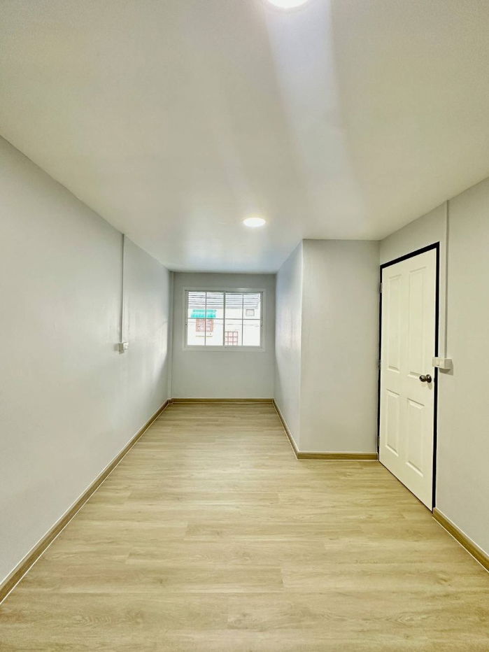 picture  Cheap sale, second-hand townhouse, newly decorated, Ubon Chat 2 project, on an area of 20 sq m, free transfer - 10/12