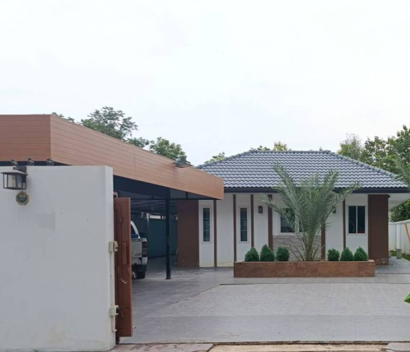 picture Pool villa house for sale in moobaan wangtan price 4.29 mb. - 1/12