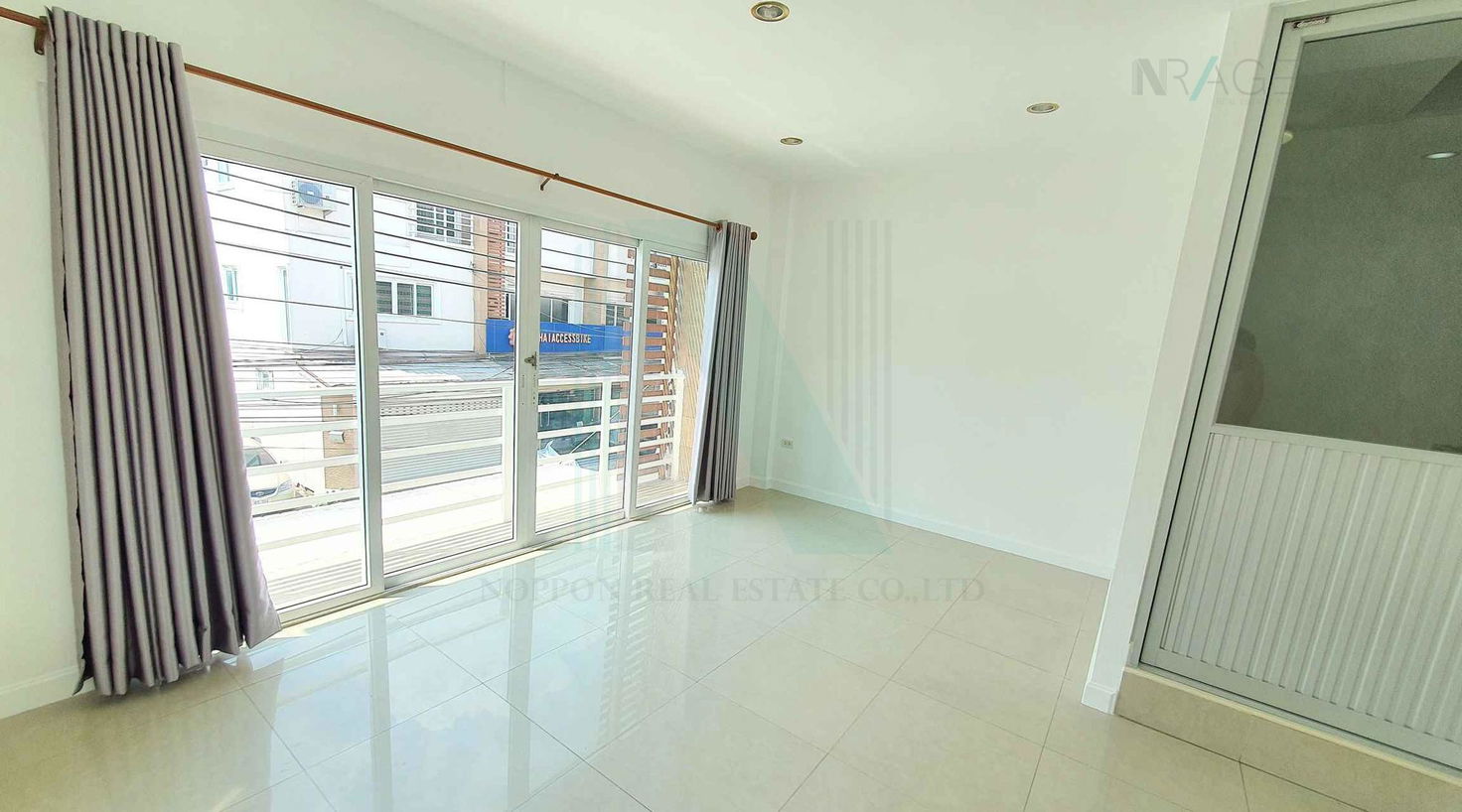 picture 🔺 For Rent 3-story Townhouse HOME IN TOWN PAHOLYOTHIN 73 4 bedroom 4 bathroom - 1/8