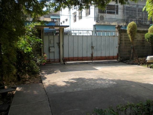 รูป ที่หายาก! ขาย ที่ดิน พร้อมบ้านไม้ ซอยโรงน้ำแข็งเก่า ถนนสาทรใต้ (ซ.เจริญราษฏร์1 แยก 3 ) โฉนด 190 ตรว. . - รูปที่ 4/6