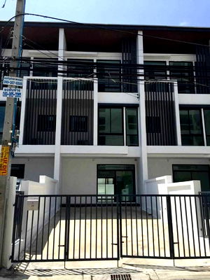 Townhouses for rent MRT Lat Phrao 71  : R2602 Townhome For Rent Cozy Soi Ladprao 71