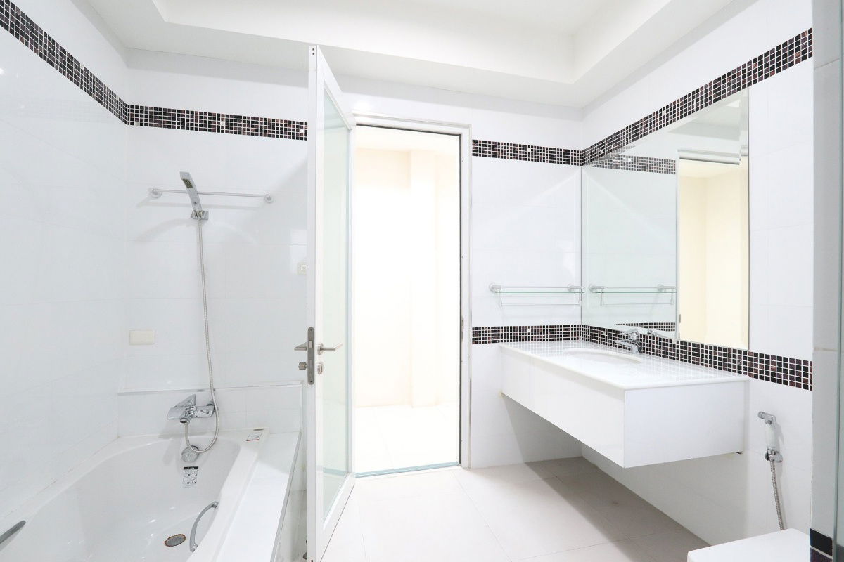 picture S372 🏢 3-storey commercial building for sale in Silom area, on the main road, 185 sq m, suitable for business and residence, only 320 million baht. - 16/21
