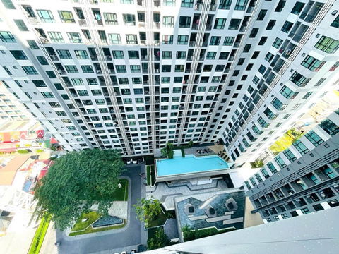 เดอะ เบส  คอนโดมิเนียม  ชั้น18 
