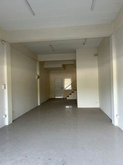 picture 3-storey Home Office in a prime location right on Sukhumvit Road, inbound to Bangkok , retail shop, or office. Located in Pimpaporn 7 Project - 2/11