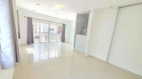 🎉 For Rent 3-story Townhouse HOME IN TOWN PAHOLYOTHIN 73 4 bedroom 4 bathroom