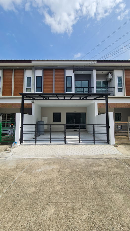 รูป  S370 🏡 ขายทาวน์เฮาส์ 2 ชั้น ทำเลดี 📍 หมู่บ้านราชพฤกษ์ ฉลองกรุง เฟส 3 ราคาเพียง 2,790,000 บาท พิเศษฟรีโอน - รูปที่ 2/19