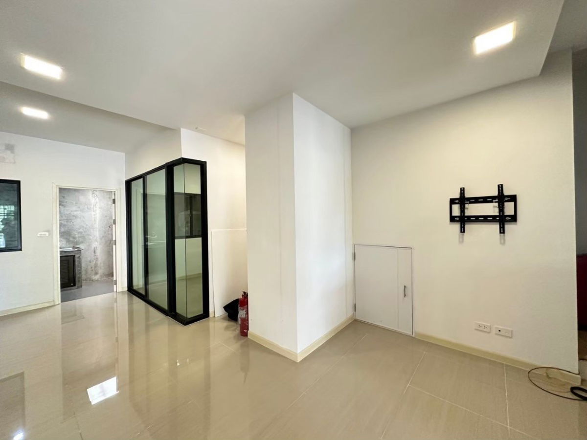 picture Two-storey townhouse for sale in Pruksa Ville Ramkhamhaeng 109, Saphan Sung, Bangkok - 2/14