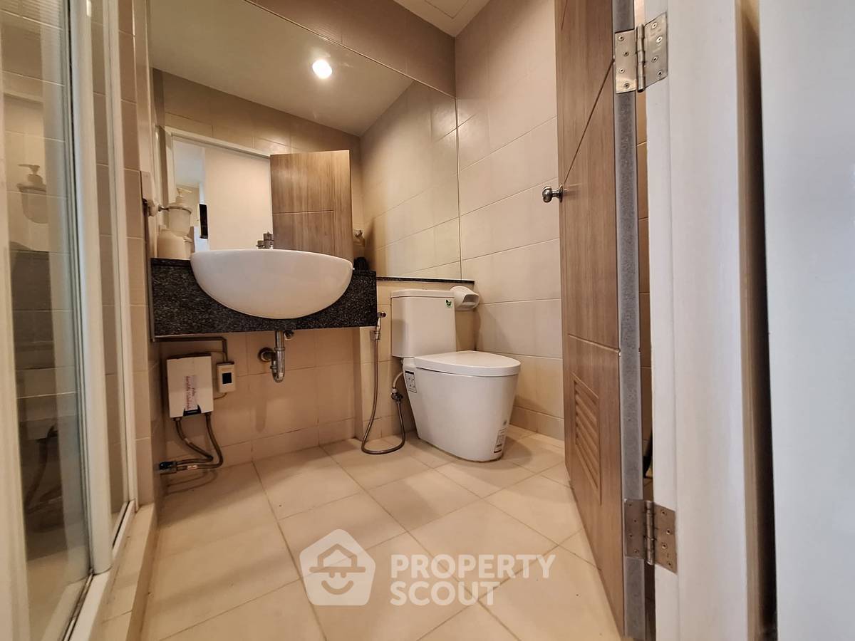 picture 1-BR Condo at The Light House Sathorn–Chareonnakorn near BTS Krung Thon Buri (ID 2248665) - 9/12