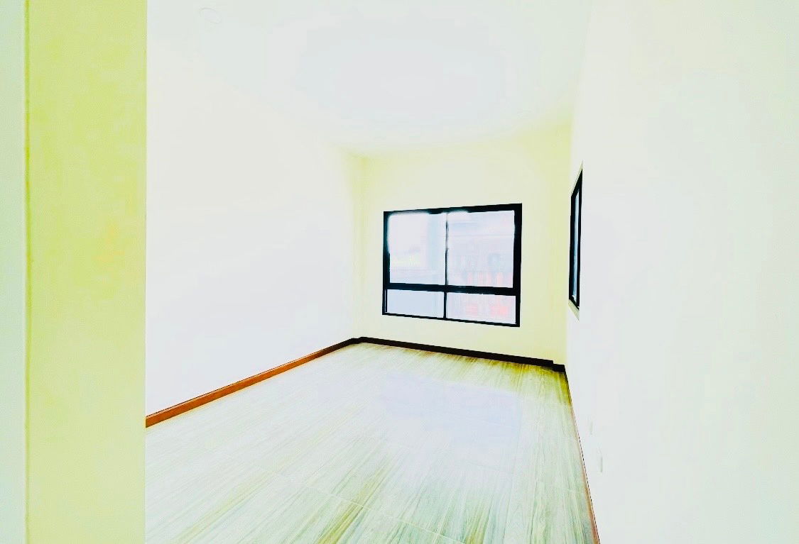 picture UK07-004 Detached house for sale with side area - 7/10