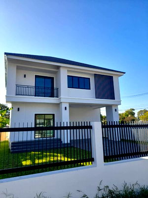 บ้านเดี่ยว วิทยาลัยทองสุข : Ph0454 ขายบ้านสร้างใหม่ โมเดิร์น 4 นอน 3 น้ำ 64 ตรว. น้ำไม่ท่วม ขายเพียง 3.6 ลบ. ใกล้วัดสันทรายหลวง 