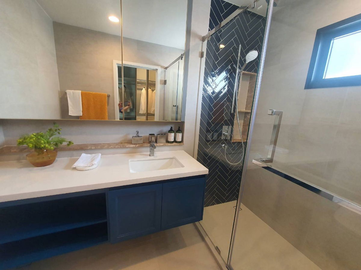 รูป Corner Show House, 204 sq.m., Setthasiri Bangna–Suvarnabhumi Inbound direction to the city Excellent connectivity, only 500 meters to the expressway - รูปที่ 14/20