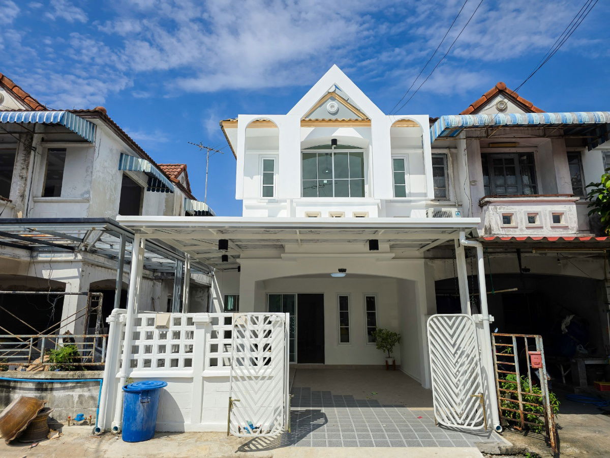 รูป ทาวน์เฮาส์ 2 ชั้น หทัยราษฎร์ 39 พื้นที่กว้าง มีห้องชั้นล่าง - รูปที่ 1/20