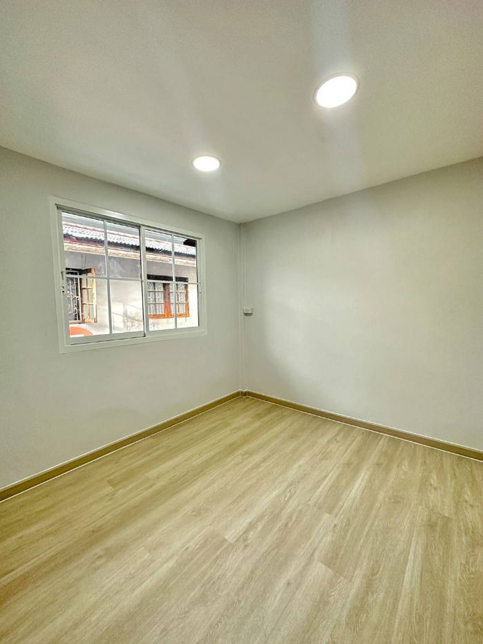picture  Cheap sale, second-hand townhouse, newly decorated, Ubon Chat 2 project, on an area of 20 sq m, free transfer - 9/12
