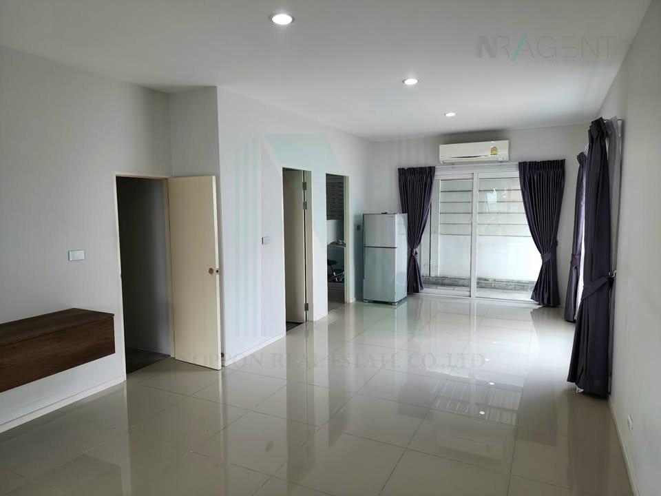 picture 📌 For Rent 3-story Townhouse BAAN KLANG MUANG SUANLUANG 3 bedroom 3 bathroom - 2/8