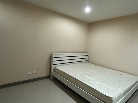P-40153 ให้เช่า คอนโด รีเจ้นท์โฮม บางนา 105 Sanphawut Rd, Bang Na Tai, Bang Na, Bangkok พร้อมอยู่ ราคาถูก Line Id @easythaihome 085-592-2897